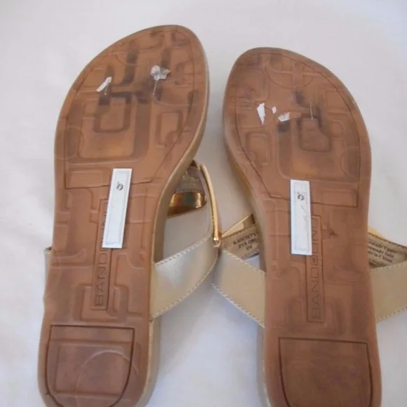 Bandolino Gold accent Flip Flop Sandal 6 M - Picture 2 of 5
